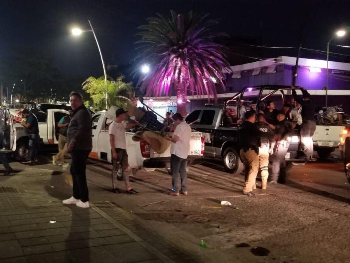  En operativo nocturno, retiran a 33 ambulantes de la Calzada Independencia