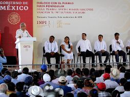 El Presidente Andrés Manuel López Obrador, junto con funcionarios del INPI, dialoga con el pueblo maya peninsular en Temozón,Yucatán. NTX/A. Guzmán