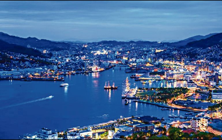 Nagasaki.  La vista nocturna de su puerto ofrece una gran belleza.  ESPECIAL / Turismo de Japón