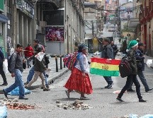Ciudadanos salieron a las calles de Bolivia luego que Evo Morales se declarara victorioso en los últimos comicios. EFE / M. Alipaz