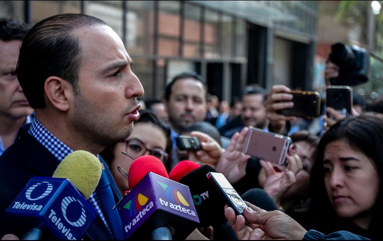 El presidente del Partido Acción Nacional, Marko Cortés, habla ante los medios de comunicación momentos antes de presentar la denuncia. NTX/E. Álvarez