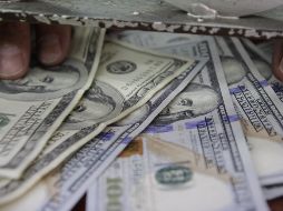 La moneda se adquirió en un precio mínimo de 17.95 pesos en bancos capitalinos. EL INFORMADOR/ARCHIVO