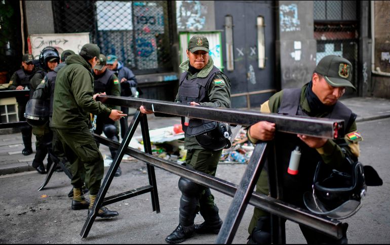 El ministro de Defensa de Bolivia, Javier Zavaleta asegura que los mandos nunca ordenaron el uso de la fuerza militar contra la población. AFP / R. Schemidt