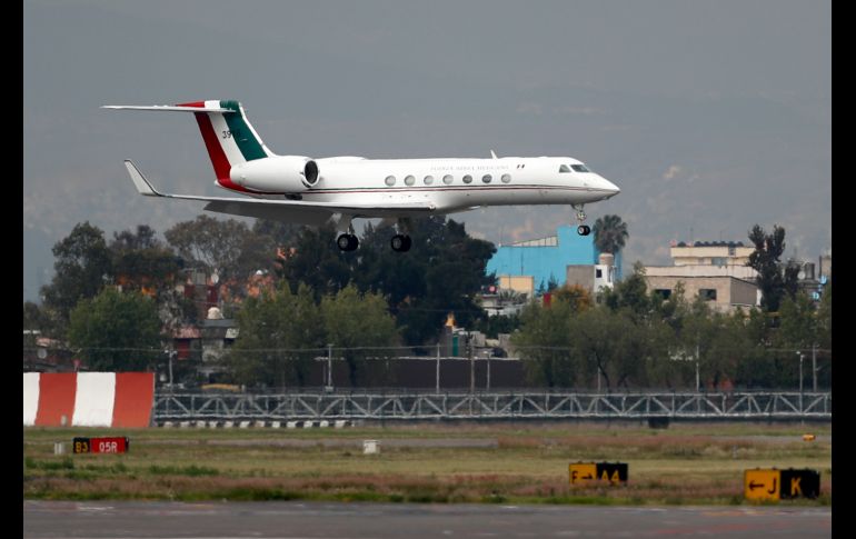 Un avión de la Fuerza Aérea Mexicana trasladó al exmandatario desde Bolivia y llegó al Aeropuerto Internacional de la Ciudad de México alrededor de las 11:10 horas locales. AP/E. Verdugo