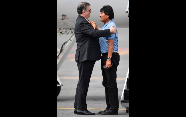 Marcelo Ebrard, titular de la Secretaría de Relaciones Exteriores, recibió a Morales. AFP/P. Pardo
