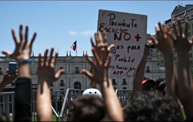 Chile vive una revuelta social sin precedentes desde el 18 de octubre cuando un alza en la tarifa del metro detonó incendios y ataques en la mayoría de sus estaciones. AFP / R. Arangua