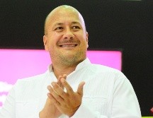 Alfaro aseguró que no se dejarán almacenadas placas del anterior diseño, sino que se agotó el lote que había. TWITTER / @EnriqueAlfaroR