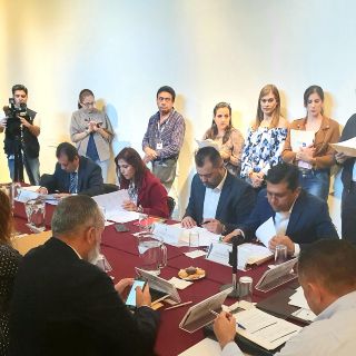 Discrepan diputados y transportistas sobre regulación al transporte de carga