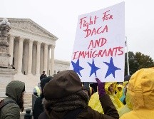 Activistas pro derechos de inmigrantes se manifiestan hoy frente a la Corte Suprema en Washington, DC. AFP/S. Loeb