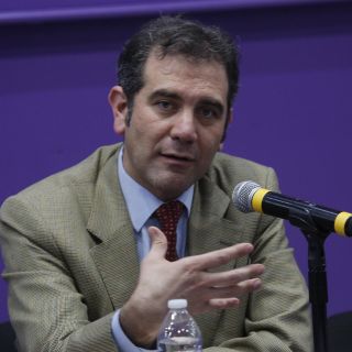 Pide Lorenzo Córdova cuidar autonomía del INE