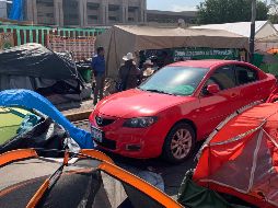 En prácticamente todos los accesos de la Cámara de Diputados, los inconformes montaron carpas con estructuras metálicas, tiendas de campaña, enormes lonas y templetes. SUN/B. Fregoso