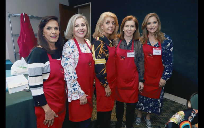 Irene Gómez, Nancy Iberri, Lupita Morquecho, Lorenza Fernández y Sofi Gallardo.