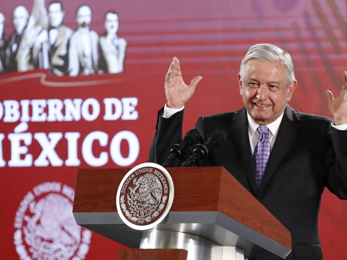  Aumentará el salario de soldados y marinos, anuncia López Obrador