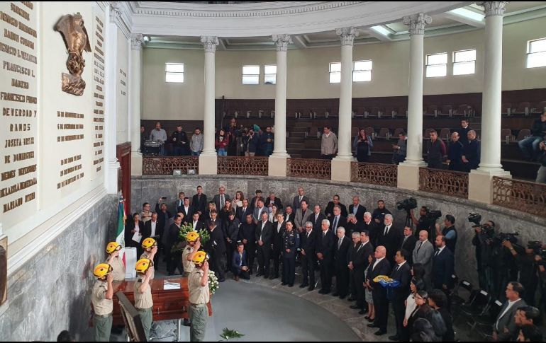 El ex recinto Legislativo en Palacio de Gobierno fue la sede de la ceremonia a donde se dieron cita familiares, amigos, ex gobernadores y funcionarios públicos. EL INFORMADOR / J. Velazco