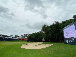 Los golfistas se quedaron pendientes durante la mañana, pero esperarán pacientes por la amenaza de más lluvias durante esta tarde en la Riviera Maya. AFP / G. Shamus