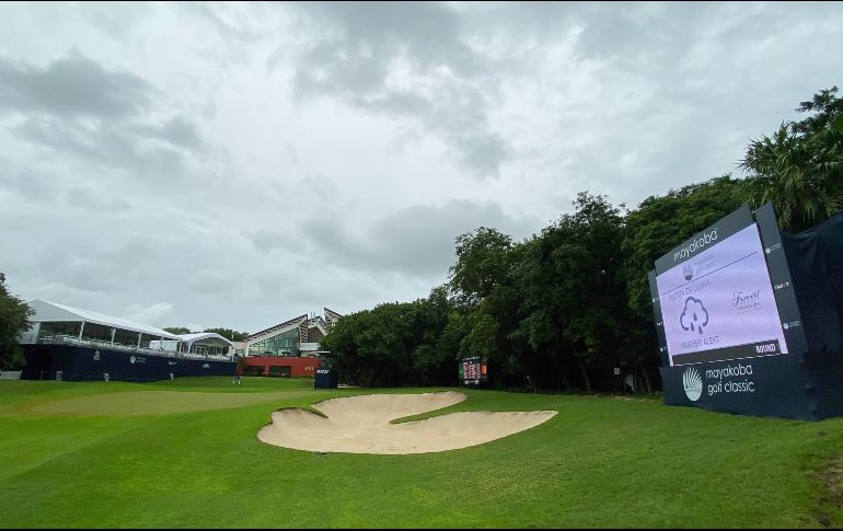 Los golfistas se quedaron pendientes durante la mañana, pero esperarán pacientes por la amenaza de más lluvias durante esta tarde en la Riviera Maya. AFP / G. Shamus