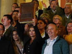 Lo primero que hizo Jeanine Áñez fue ir al viejo Palacio de Gobierno a recibir la banda presidencial y la medalla de Bolívar. GETTY IMAGES