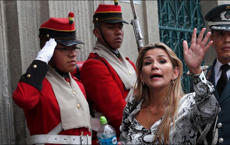 Manifestantes exigen la renuncia de la presidenta interina Jeanine Áñez, en jornadas violentas que han dejado varios muertos y heridos. AP/J. Karita