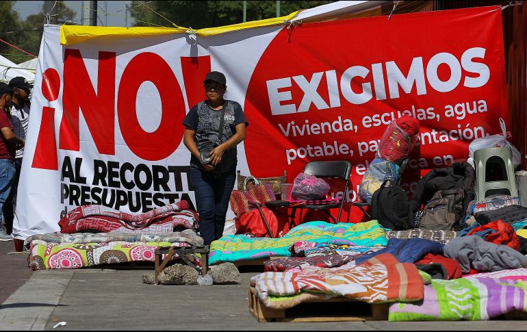 Diferentes organizaciones campesinas mantienen bloqueado los accesos de la Cámara de Diputados. NTX / I. Hernández