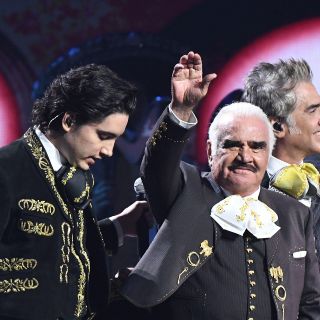 Vicente, Alejandro y Alex Fernández emocionan en los Latin Grammy