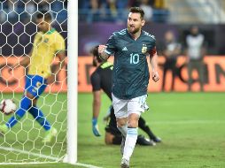 Messi regresó a jugar con Argentina tras estar suspendido tres meses. AP