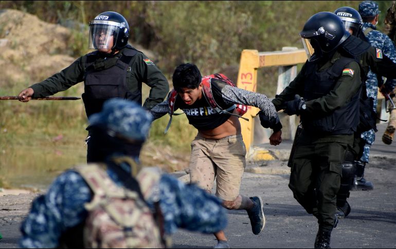 Organizaciones internacionales han criticado el uso desmedido de la fuerza contra los manifestantes. AP/D. Solís