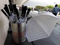 Fuentes administrativas de la Cámara de Diputados aceptaron que los paraguas ''fueron robados'' y no saben cómo desaparecieron. SUN / ARCHIVO