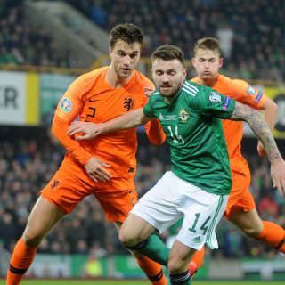 Holanda empata con Irlanda del Norte y avanza a la Euro 2020