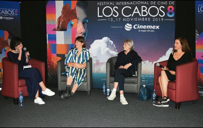Panel. Fernanda Solórzano, mediadora, con Ashley Connor, Agnès Godard y María Secco. EL INFORMADOR / A. Rodríguez