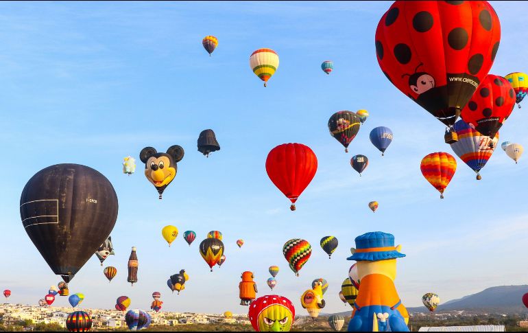 Del  15 al 18 de noviembre, se incluyen 200 globos que vuelan sobre los asentamientos leoneses. EFE/ L. Ramírez