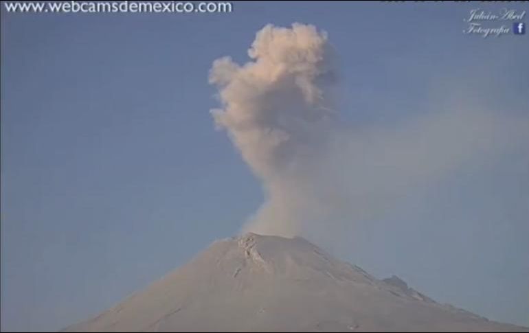 Protección Civil señaló que debido a la actividad del volcán, el Semáforo de Alerta Volcánica del Popocatépetl se mantiene en Amarillo Fase 2. TWITTER / @webcamsdemexico