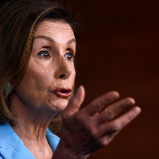 Pelosi invita a Trump a testificar en investigación en su contra