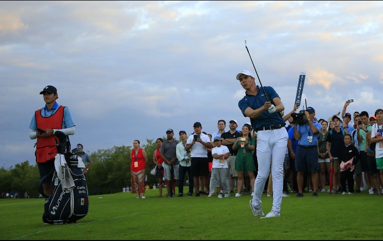 Una buena actuación en su último hoyo podría darle al golfista tapatío el primer título de su carrera en el PGA Tour. AFP/C. Hawkins