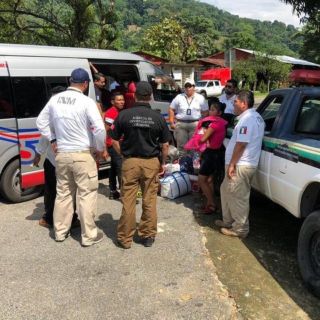 Anuncian rescate de 387 migrantes; hay 13 detenidos por tráfico ilegal