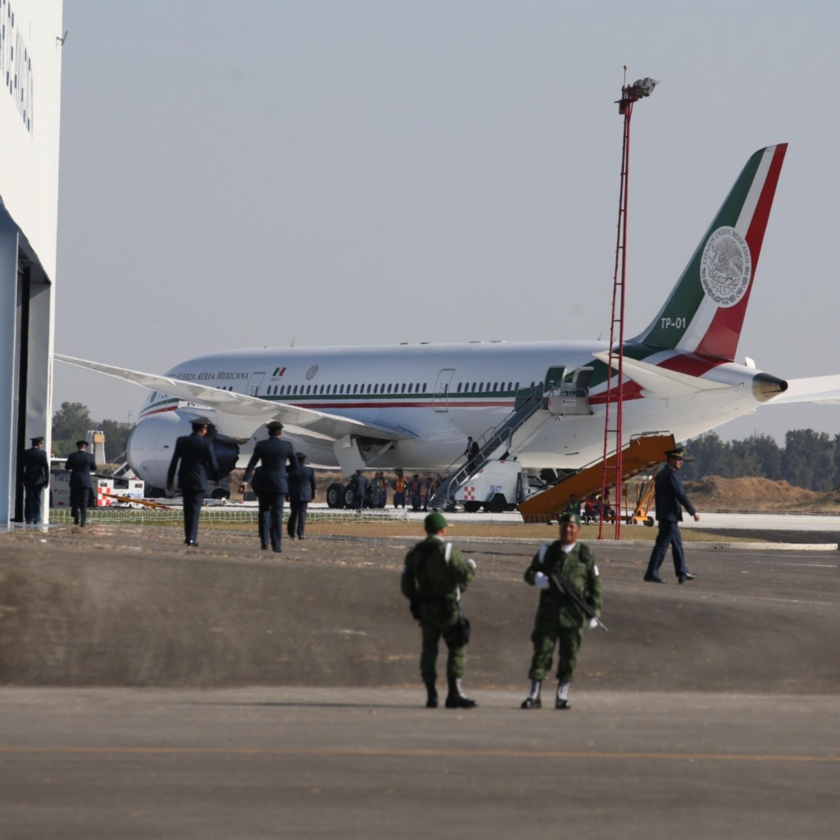 Calderon Y Pena Nieto Gastaron Mas De 675 Mdd En Aeronaves El Informador