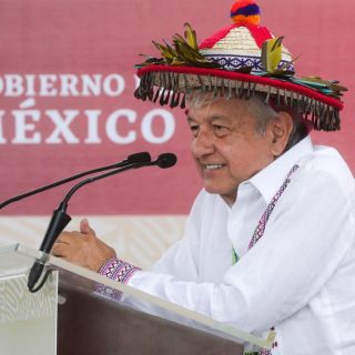 Si priorizar a indígenas es ser racista, que me apunten en la lista: López Obrador