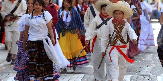 Realizan cierres viales por desfile de la Revoluci&oacute;n