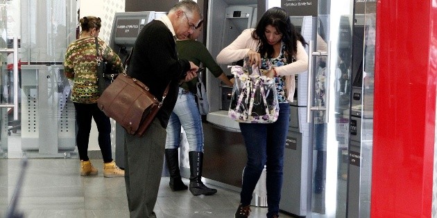 Bancos y BMV suspenden operaciones este lunes