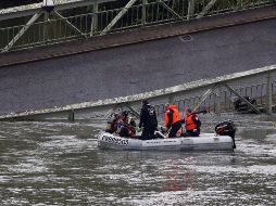 El cuerpo del conductor del camión fue hallado al final de la tarde, atrapado en la cabina del vehículo. EFE / F. Scheiber