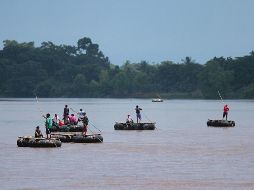 A pesar de la presencia de la Guardia Nacional, los migrantes consiguen llegar al lado mexicano para actividades comerciales o turísticas. EFE/ARCHIVO
