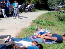 Los retenidos fueron amarrados de pies y manos, dejados bocabajo sobre la carretera y severamente golpeados. ESPECIAL