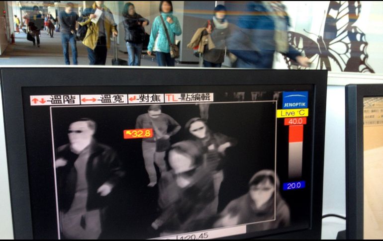 Termómetros infrarrojos en el aeropuerto de Taipéi, una medida sanitaria después de los tres casos confirmados de peste negra en la China continental. EFE/Centro para el Control de Enfermedades de Taiwán