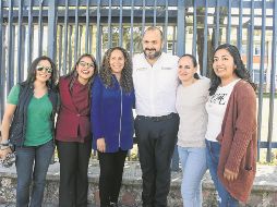 El rector, Ricardo Villanueva, con la comunidad estudiantil. ESPECIAL