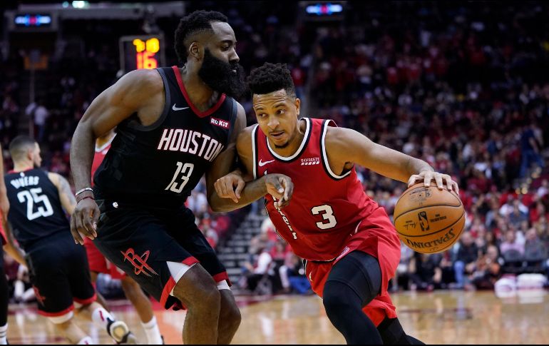 La estrella de los Rockets de Houston promedió 44.8 puntos. AP