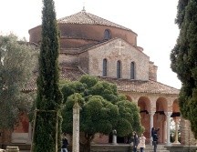 La Iglesia de Santa Maria Assunta fue limpiada con agua dulce, pero tomará tiempo evaluar la magnitud de los daños, pues la sal es muy corrosiva y es absorbida por los materiales. AP / ARCHIVO