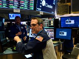 El promedio industrial Dow Jones cayó 102 unidades, 0.4%, para cerrar en 27 mil 934 puntos. AFP/ARCHIVO
