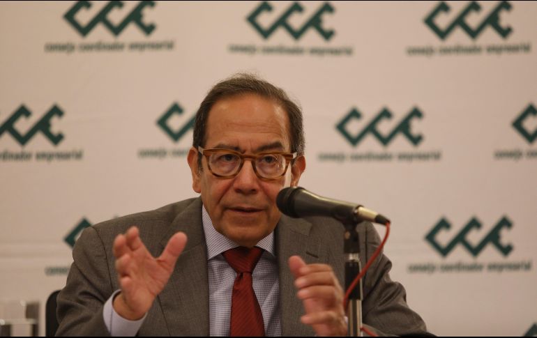 Carlos Salazar Lomelín, Presidente del Consejo Coordinador Empresarial, ofrece una rueda de prensa en la Ciudad de México. EFE/S. Gutiérrez