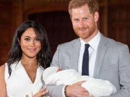 Internautas buscan adquirir las prendas que más se asemejen al estilo de Markle (i). EFE/ARCHIVO