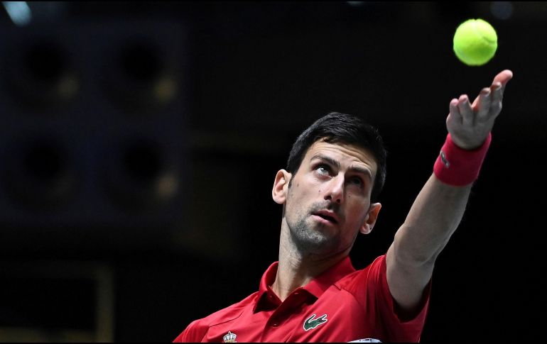 Djokovic, en acción ante su rival japonés este miércoles en Madrid. EFE / F. Villar