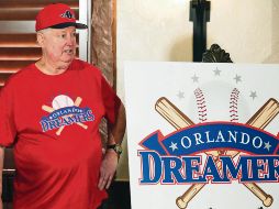 Pat Williams presentó ayer el logotipo y la gorra de los Dreamers. AP